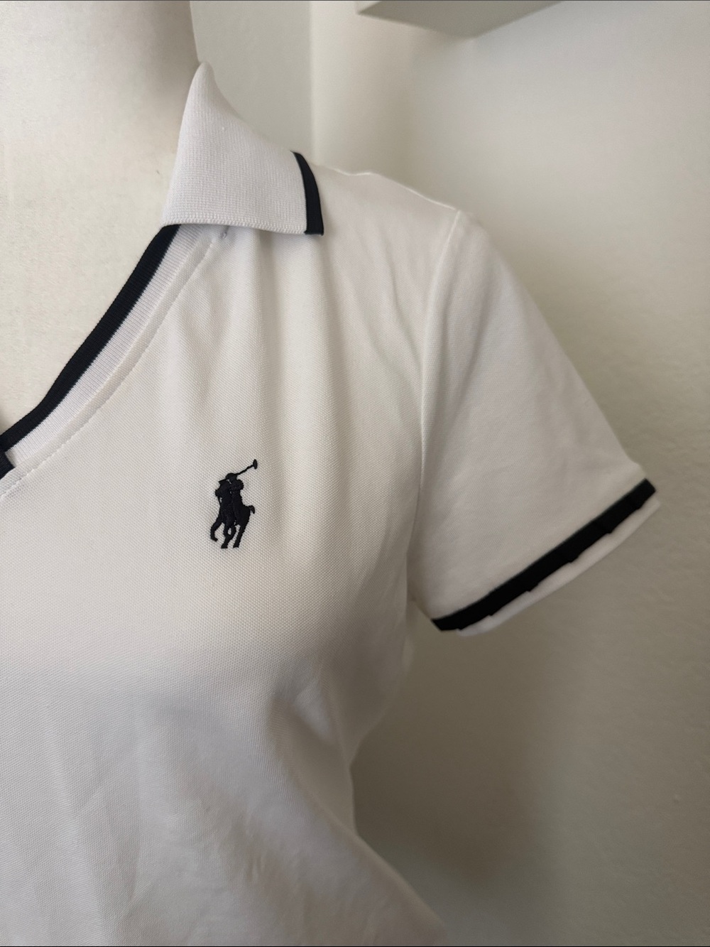 Ralph Lauren Tailored Fit Cricket Polo Shirt
Ralph Lauren Golf - Picture 8 of 9